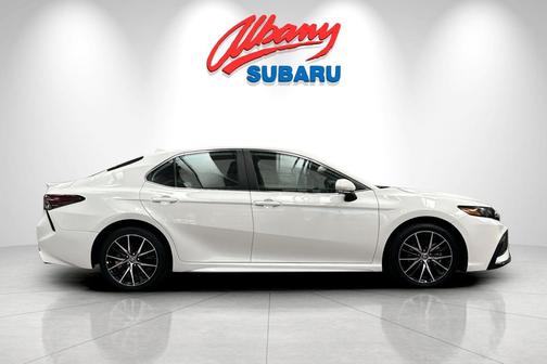 Ice 2023 Toyota Camry SE
