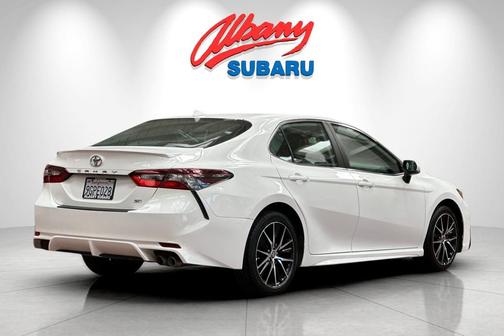 Ice 2023 Toyota Camry SE
