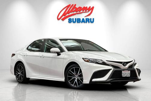 Ice 2023 Toyota Camry SE