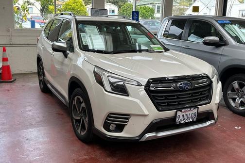 Crystal White Pearl 2023 Subaru Forester Touring