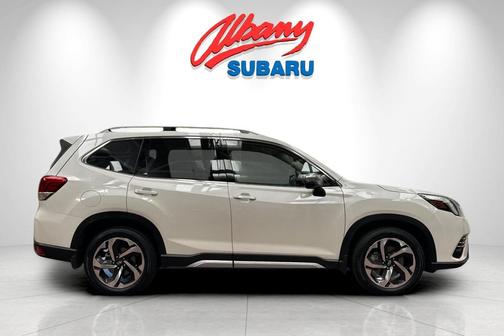 Crystal White Pearl 2023 Subaru Forester Touring