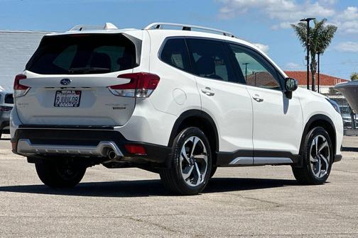 Crystal White Pearl 2023 Subaru Forester Touring