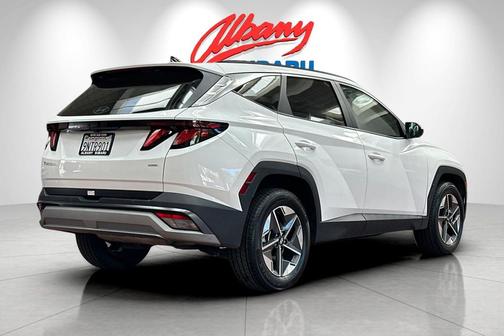 White Pearl 2025 Hyundai TUCSON SEL