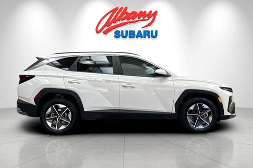 White Pearl 2025 Hyundai TUCSON SEL