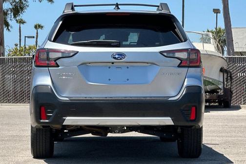 Ice Silver Metallic 2021 Subaru Outback Limited