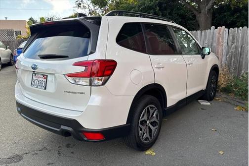 2024 Subaru Forester Premium