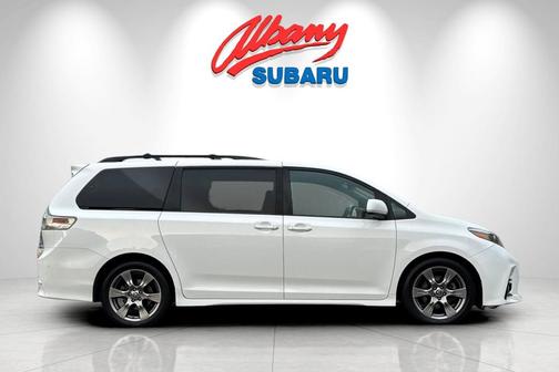 2019 Toyota Sienna SE
