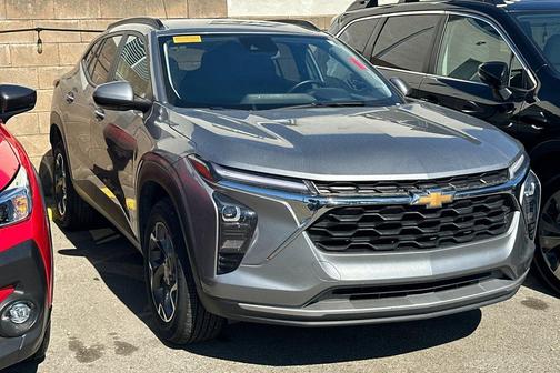 Sterling Gray Metallic 2024 Chevrolet Trax LT