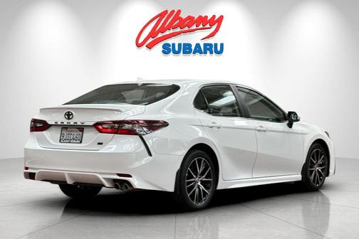 Ice 2024 Toyota Camry SE