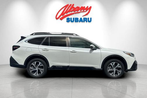 Crystal White Pearl 2022 Subaru Outback Limited