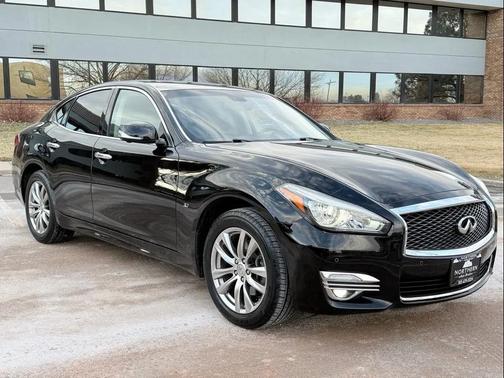 2019 INFINITI Q70 3.7X LUXE
