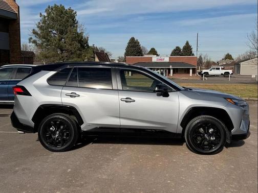 2024 Toyota RAV4 Hybrid SE