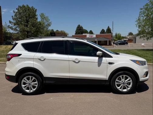 White Platinum Metallic Tri-Coat 2018 Ford Escape SEL