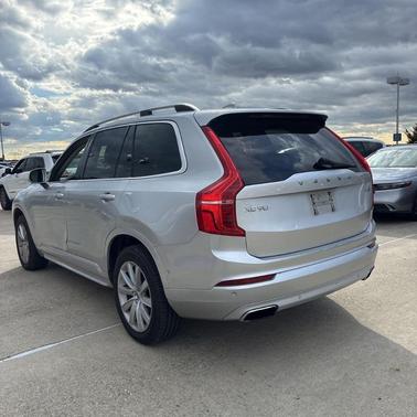 2018 Volvo XC90 T6 Momentum