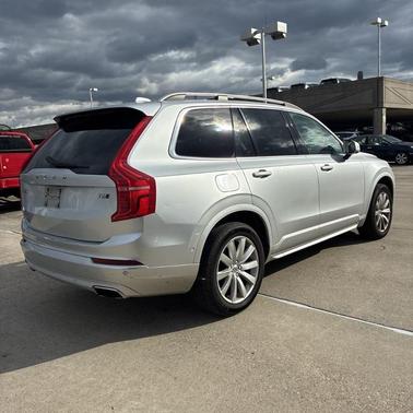 2018 Volvo XC90 T6 Momentum