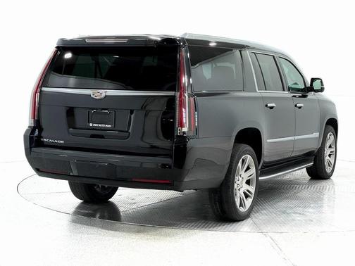 2018 Cadillac Escalade ESV Luxury