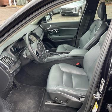2020 Volvo XC90 T6 Momentum 7 Passenger