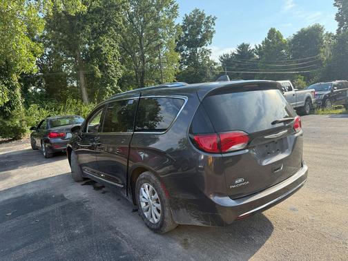 2018 Chrysler Pacifica Touring-L
