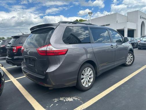 2016 Toyota Sienna XLE Premium