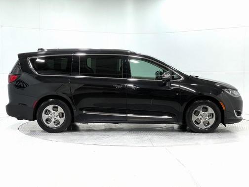 2018 Chrysler Pacifica Hybrid Limited