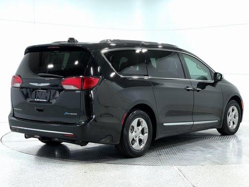 2018 Chrysler Pacifica Hybrid Limited
