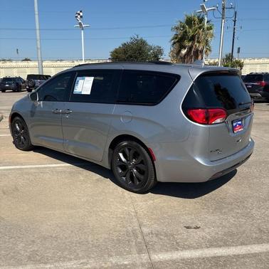 2020 Chrysler Pacifica Touring-L Plus