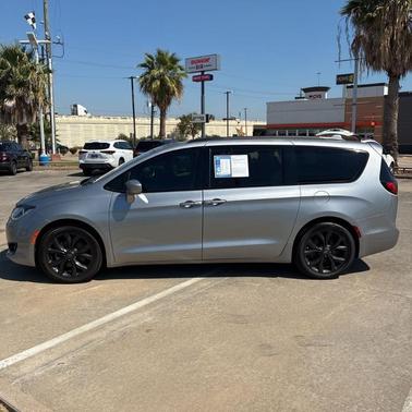 2020 Chrysler Pacifica Touring-L Plus