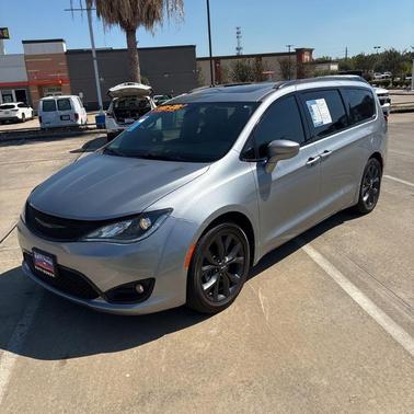 2020 Chrysler Pacifica Touring-L Plus