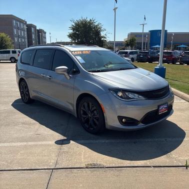 2020 Chrysler Pacifica Touring-L Plus