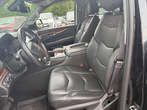 2017 Cadillac Escalade Luxury
