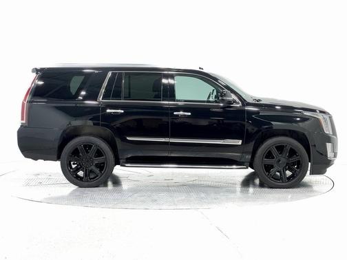 2017 Cadillac Escalade Luxury