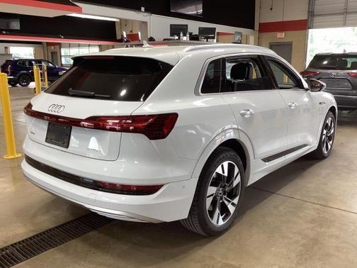 2021 Audi e-tron Prestige