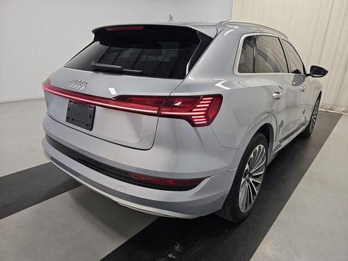 2019 Audi e-tron Prestige