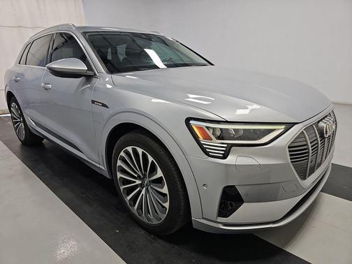 2019 Audi e-tron Prestige