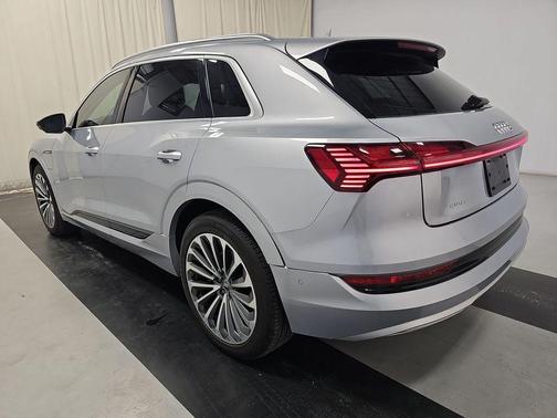 2019 Audi e-tron Prestige