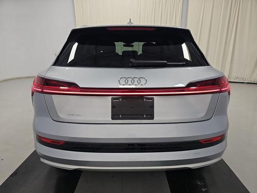 2019 Audi e-tron Prestige