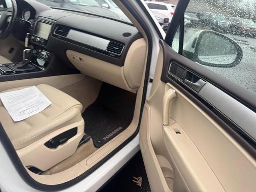 2016 Volkswagen Touareg VR6