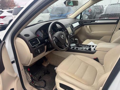 2016 Volkswagen Touareg VR6