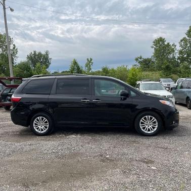 Midnight Black Metallic 2017 Toyota Sienna XLE