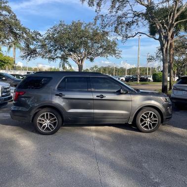 2019 Ford Explorer sport