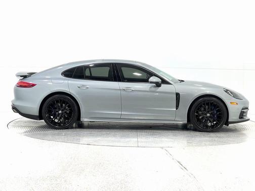 2018 Porsche Panamera 4