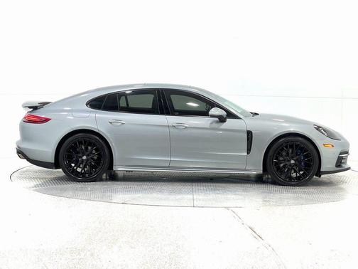 2018 Porsche Panamera 4