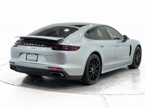 2018 Porsche Panamera 4