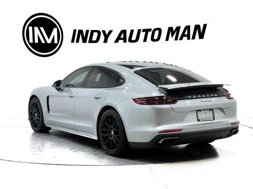 2018 Porsche Panamera 