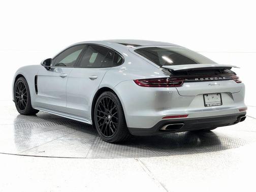 2018 Porsche Panamera 4