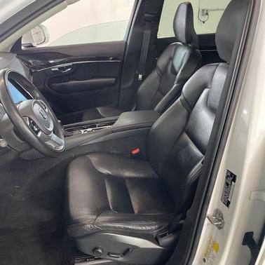 2019 Volvo XC90 T5 Momentum