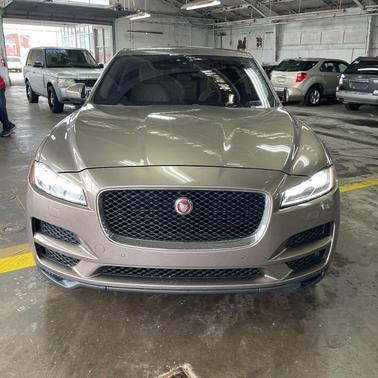 2017 Jaguar F-PACE 35t Prestige