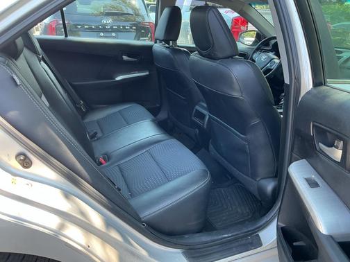 Classic Silver Metallic 2013 Toyota Camry SE