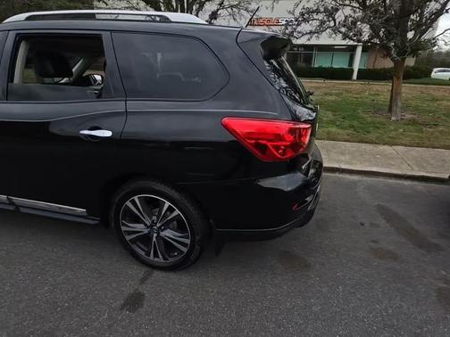 2017 Nissan Pathfinder Platinum