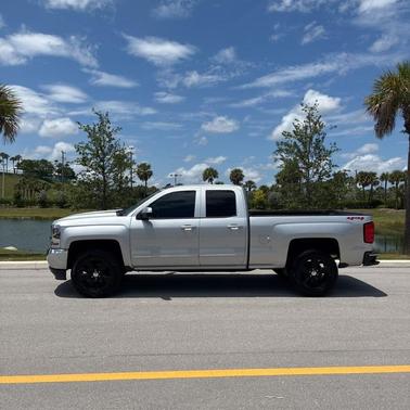 Silver Ice Metallic 2018 Chevrolet Silverado 1500 LT